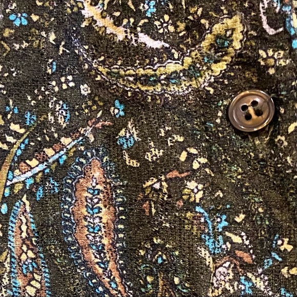 Woman’s size 6 paisley blouse - long sleeves with small ruffle at cuffs. - Picture 5 of 6